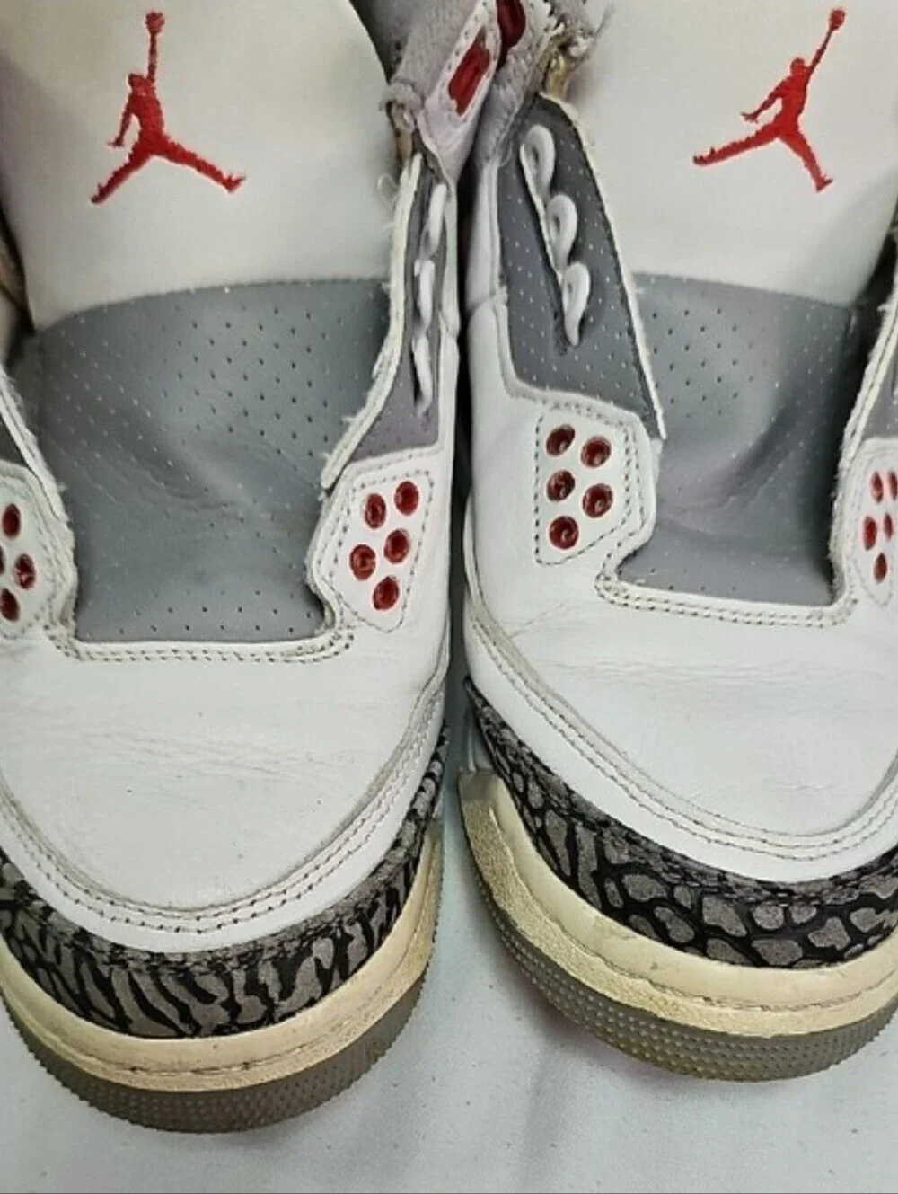 Jordan Men’s White/Gray/Red Retro Sneakers